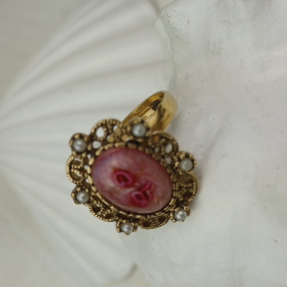 ♥️Bundle Only♥️ SilverTone Cameo & Gold Tone Pink Stone One SizeFits All Rings - Picture 2 of 7